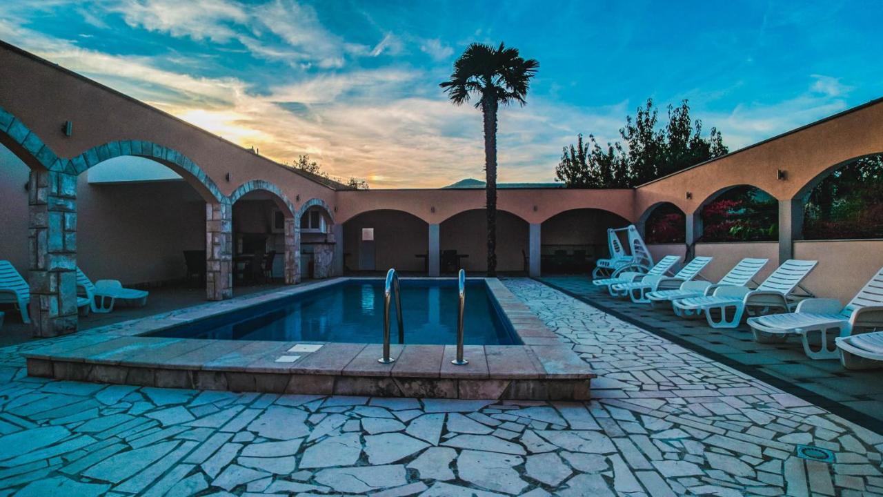 Holiday Home Rozic - Villa With Private Seasonal Heated Pool Mostar Exterior photo