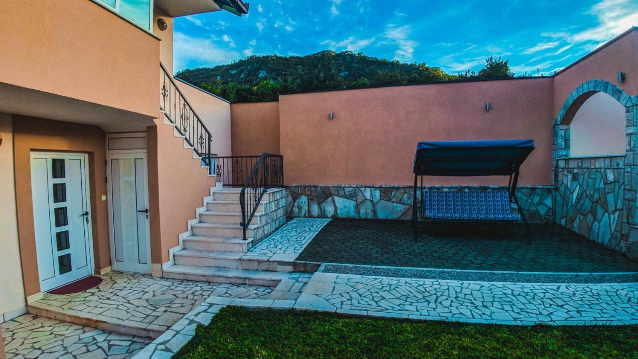 Holiday Home Rozic - Villa With Private Seasonal Heated Pool Mostar Exterior photo